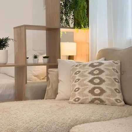 アパート - Bright & Modern - Private Terrace - Aircon - Near Train &
