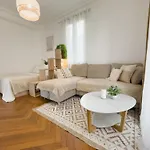 - Bright&modern - Private Terrace - Aircon - Near Train&beach Apartamento