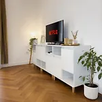 Apartamento - Bright&modern - Private Terrace - Aircon - Near Train&beach Niza
