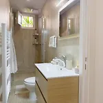 - Bright&modern - Private Terrace - Aircon - Near Train&beach Apartamento *