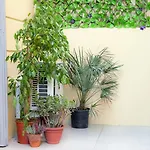 Apartman - Bright & Modern - Private Terrace - Aircon - Near Train & *