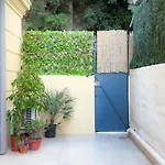 - Bright & Modern - Private Terrace - Aircon - Near Train & Apartman