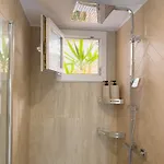 - Bright & Modern - Private Terrace - Aircon - Near Train & Apartman