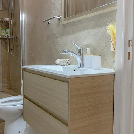 - Bright & Modern - Private Terrace - Aircon - Near Train & Nicea