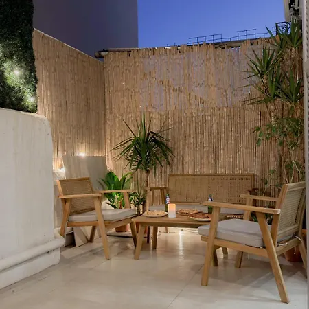 公寓 - Bright & Modern - Private Terrace - Aircon - Near Train &