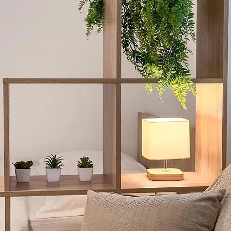 - Bright & Modern - Private Terrace - Aircon - Near Train &