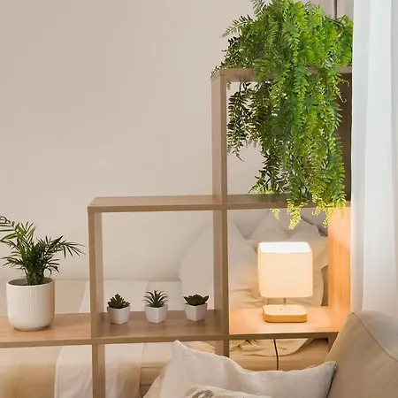 - Bright & Modern - Private Terrace - Aircon - Near Train & Nice