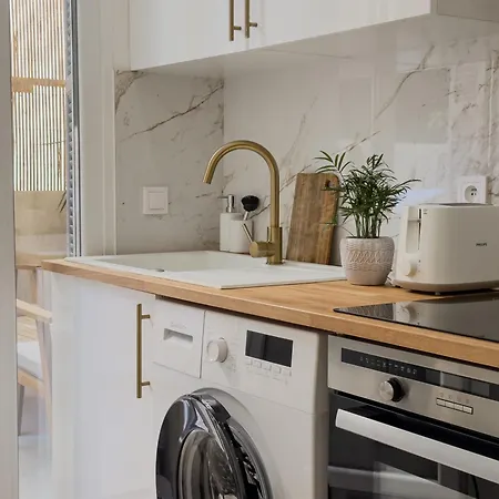 Appartement - Bright & Modern - Private Terrace - Aircon - Near Train & Nice