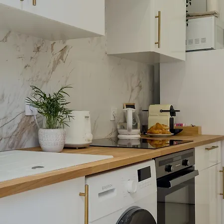 - Bright & Modern - Private Terrace - Aircon - Near Train & Appartement Nice