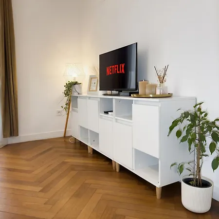 Appartement - Bright & Modern - Private Terrace - Aircon - Near Train & Nice