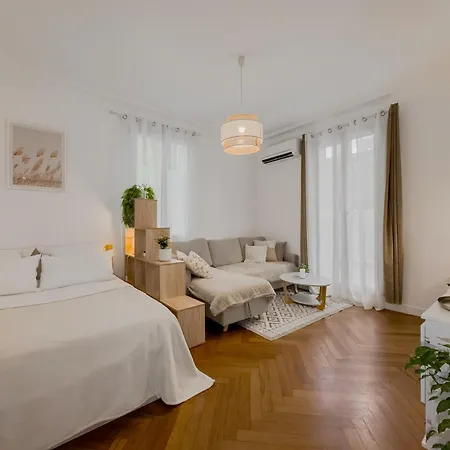 Appartement - Bright & Modern - Private Terrace - Aircon - Near Train & *