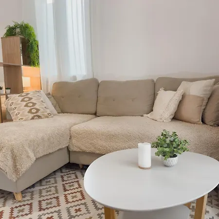 Appartement - Bright & Modern - Private Terrace - Aircon - Near Train &