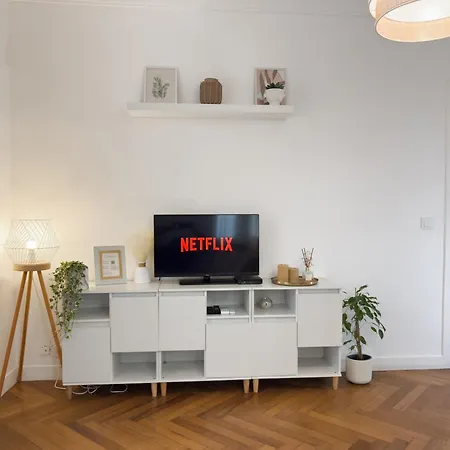 Appartement - Bright & Modern - Private Terrace - Aircon - Near Train & *