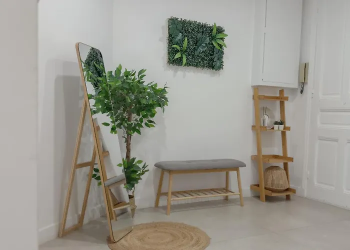 Apartmán - Bright & Modern - Private Terrace - Aircon - Near Train & *